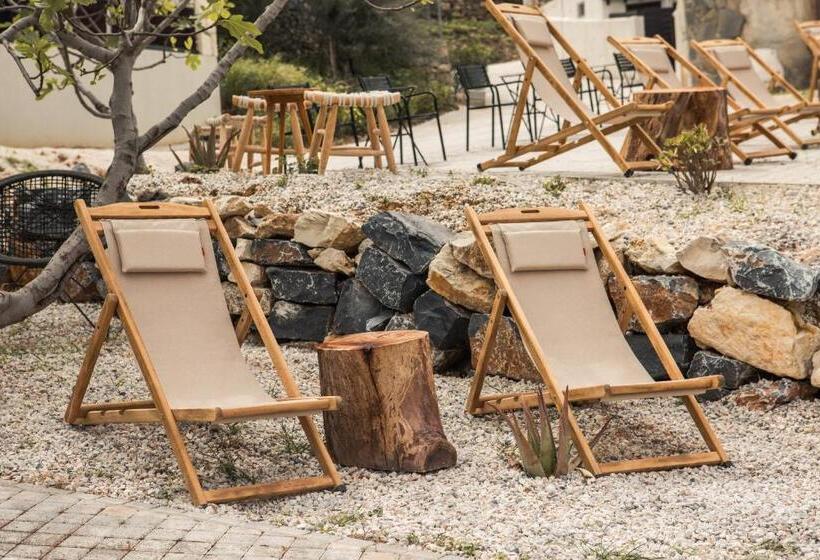 هتل Monastery Estate Retreat