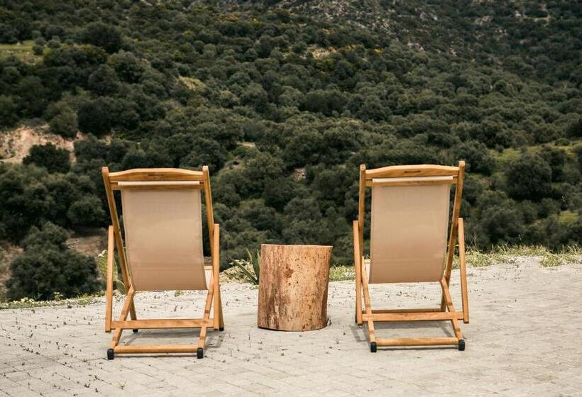 هتل Monastery Estate Retreat