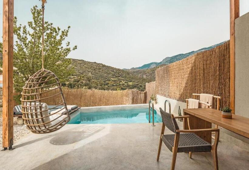 هتل Monastery Estate Retreat