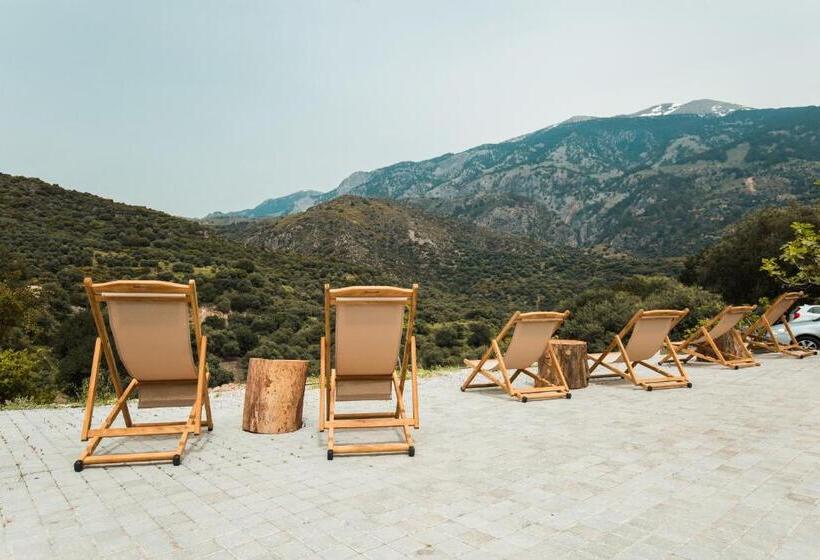 هتل Monastery Estate Retreat