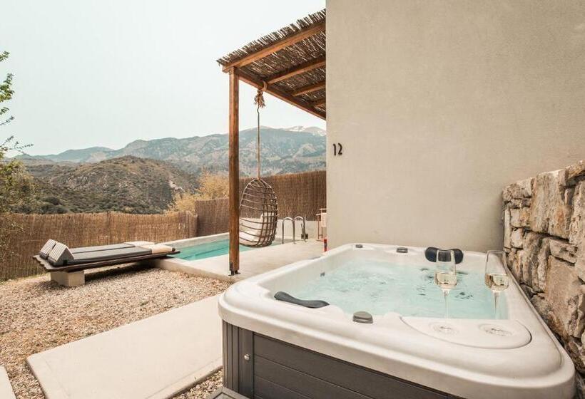 هتل Monastery Estate Retreat