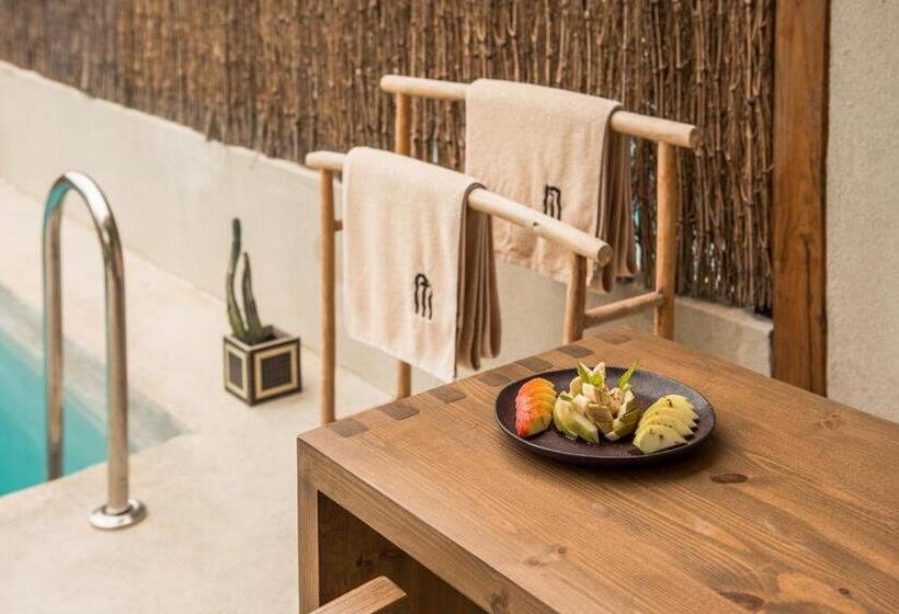 هتل Monastery Estate Retreat