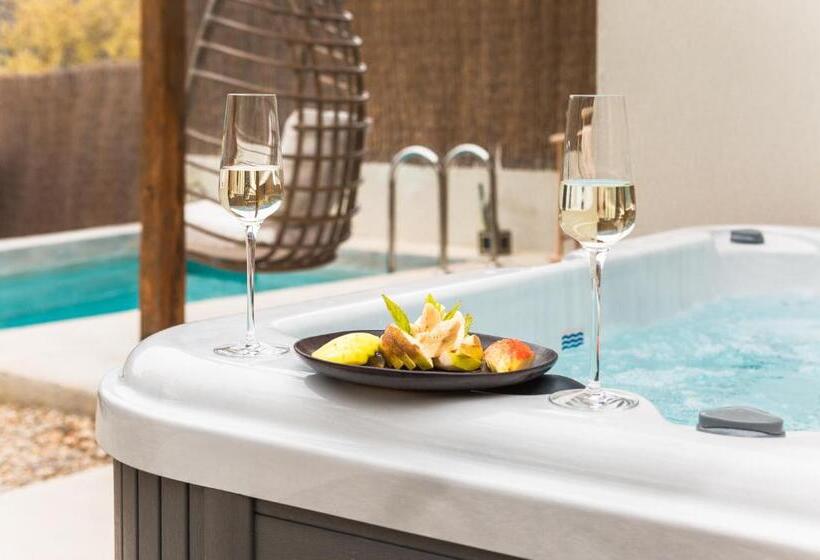 هتل Monastery Estate Retreat