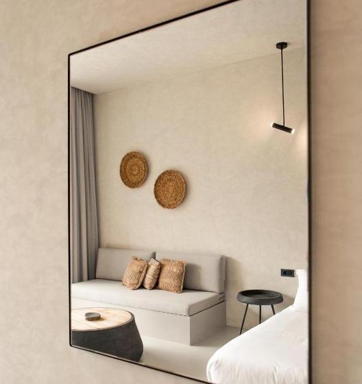 هتل Monastery Estate Retreat