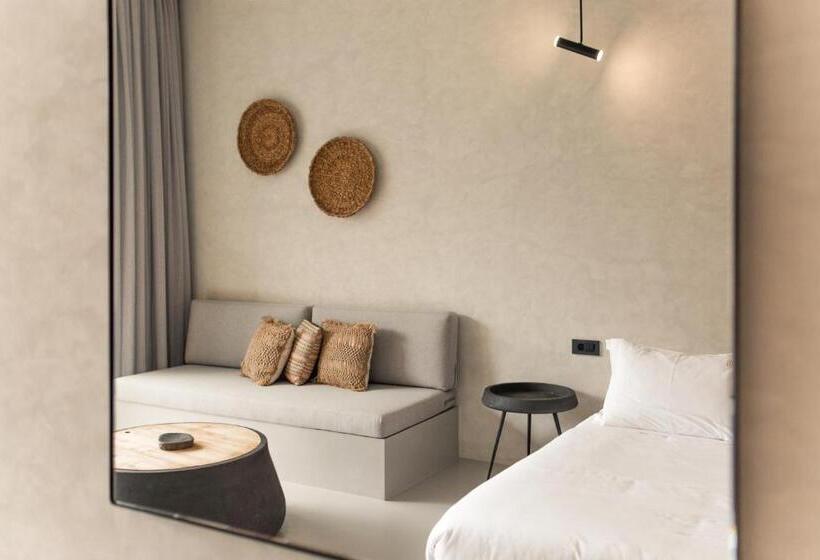 هتل Monastery Estate Retreat