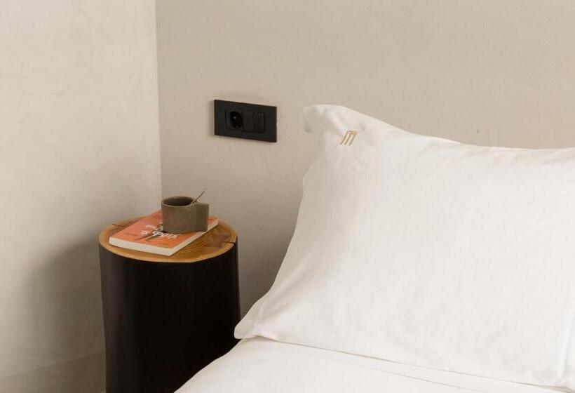 هتل Monastery Estate Retreat