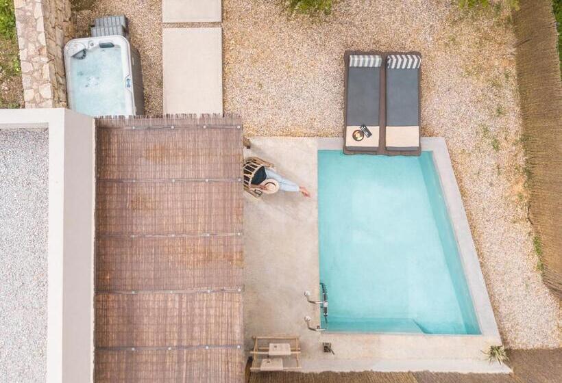 هتل Monastery Estate Retreat