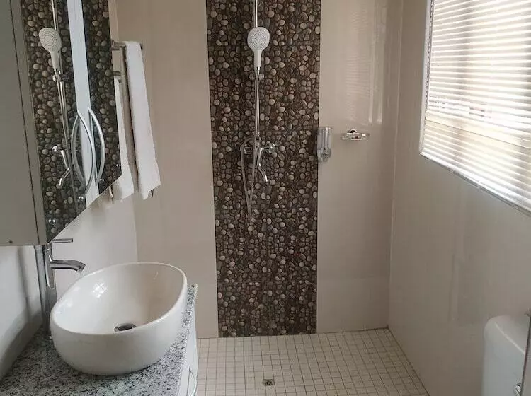 پانسیون Sheila's Lodge