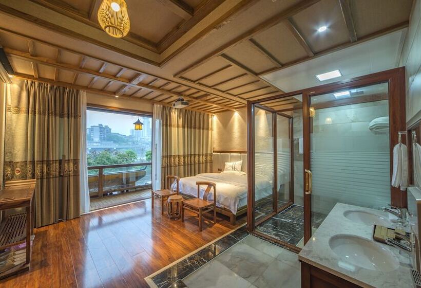 Riverside Boutique Inn