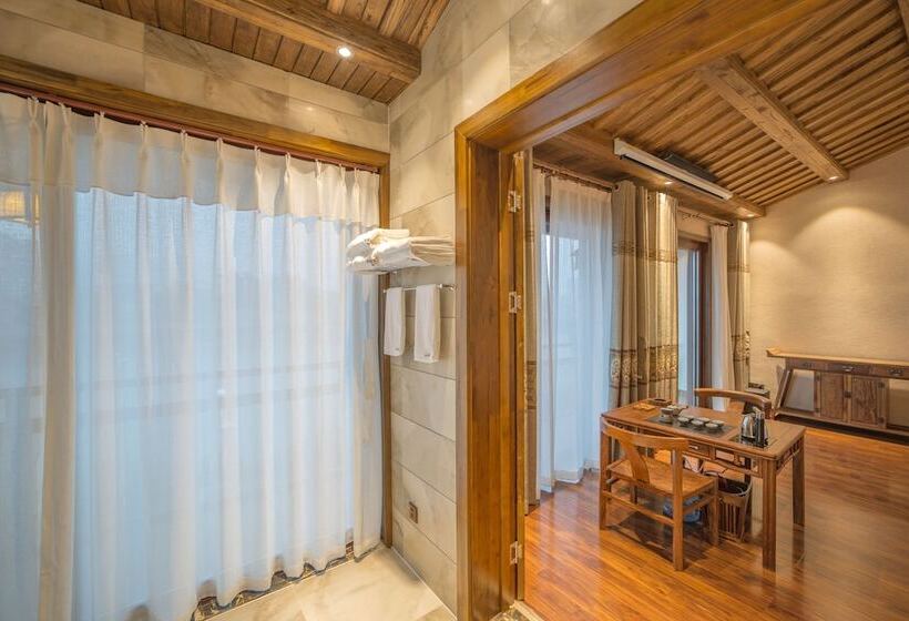 Riverside Boutique Inn