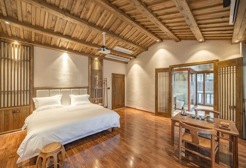 Riverside Boutique Inn