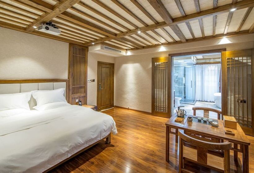 Riverside Boutique Inn