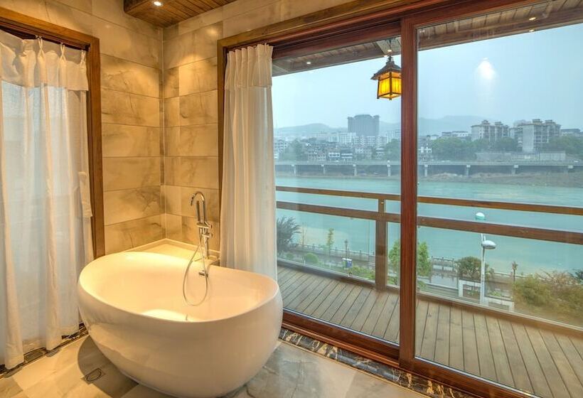 Riverside Boutique Inn