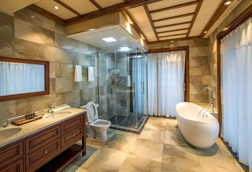 Riverside Boutique Inn