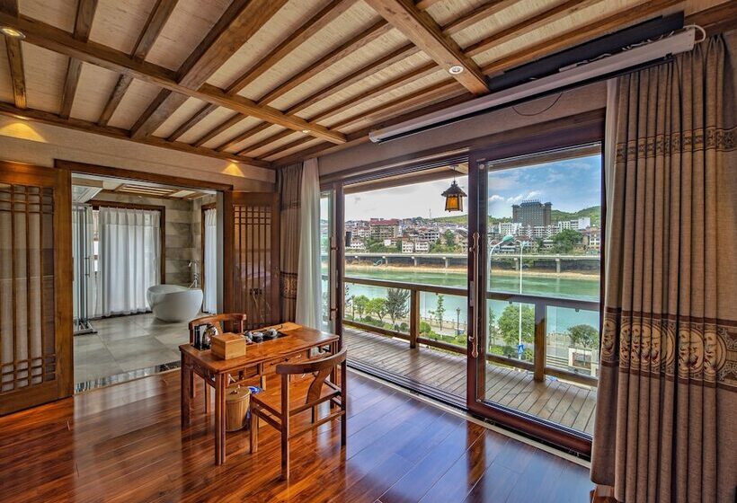 Riverside Boutique Inn