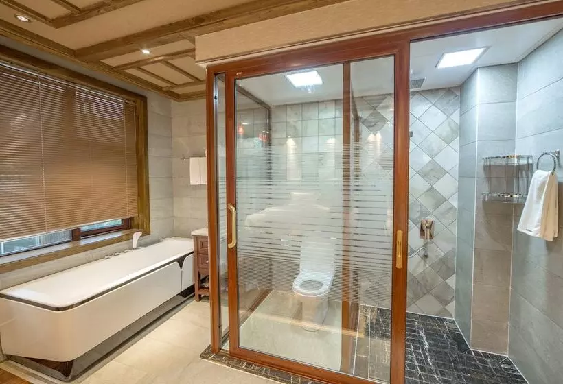 Riverside Boutique Inn