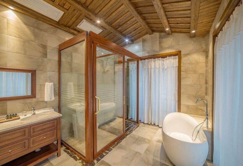 Riverside Boutique Inn