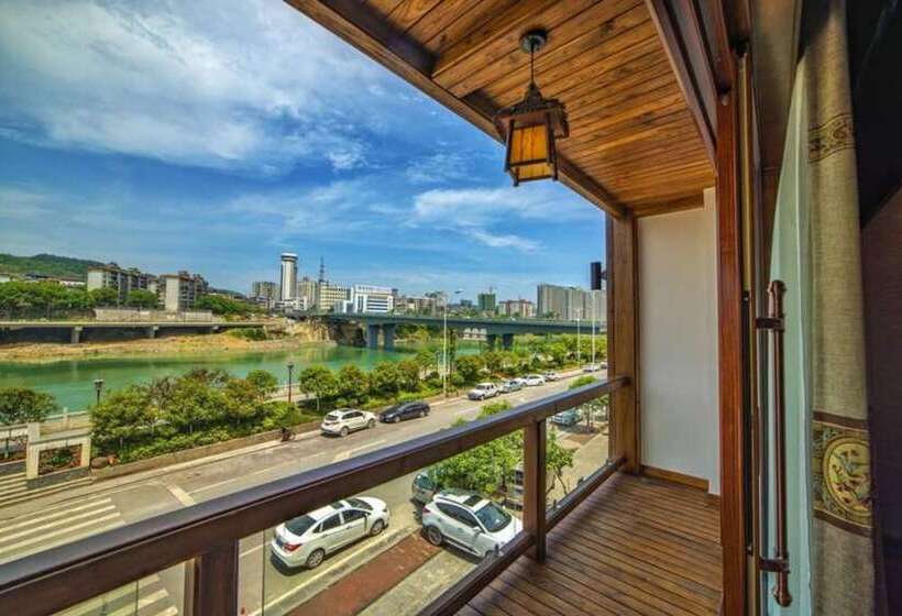 Riverside Boutique Inn