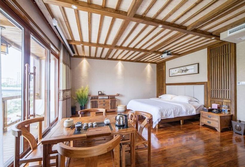 Riverside Boutique Inn