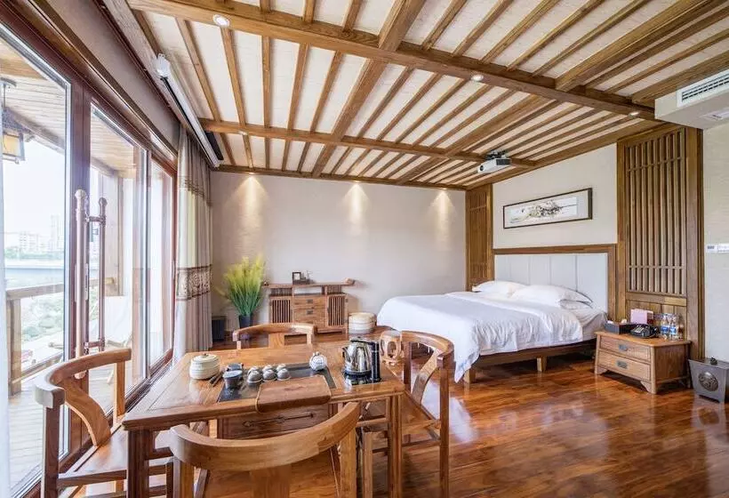 Riverside Boutique Inn