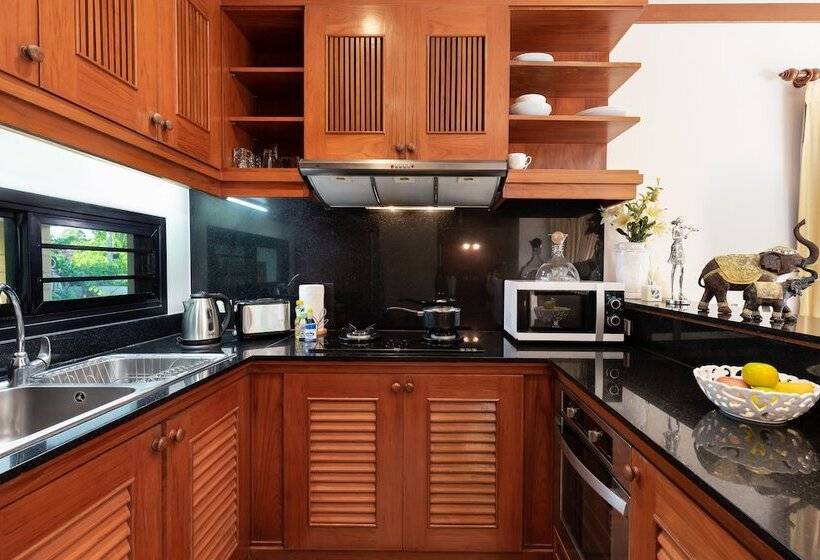 Boutique 3br Pool Villa Bianca Naiharn