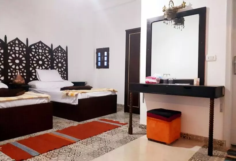 هتل Arabian Nights Pyramids Guesthouse