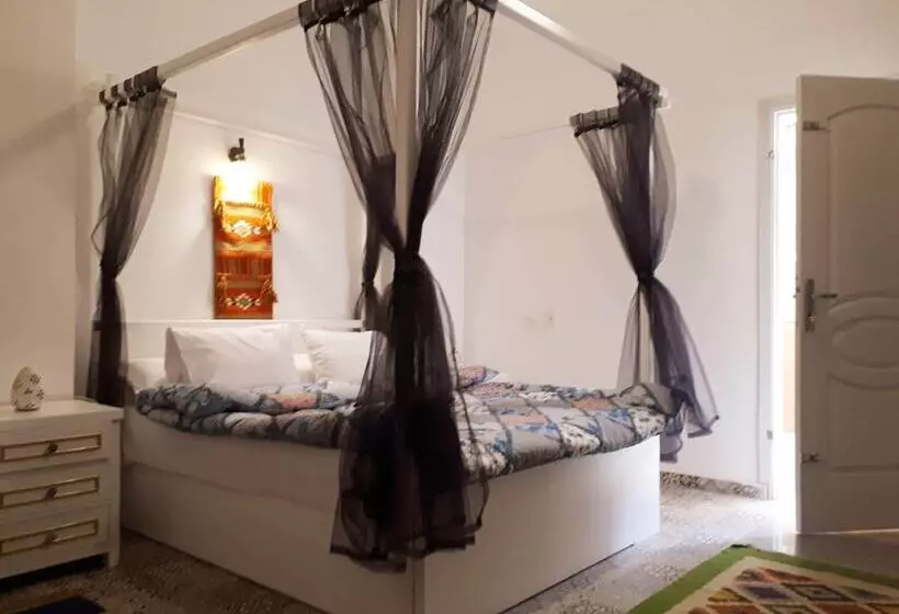 هتل Arabian Nights Pyramids Guesthouse