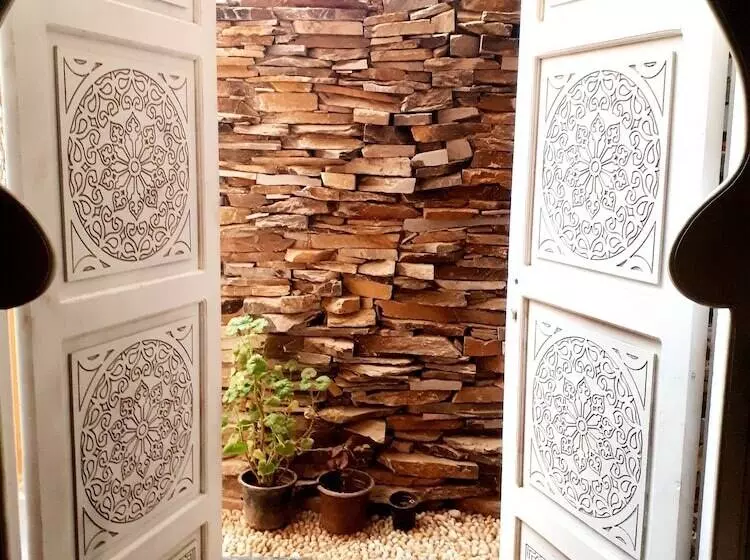 هتل Arabian Nights Pyramids Guesthouse