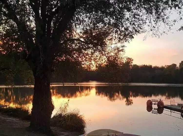 هتل Camping De L'ile Blanc