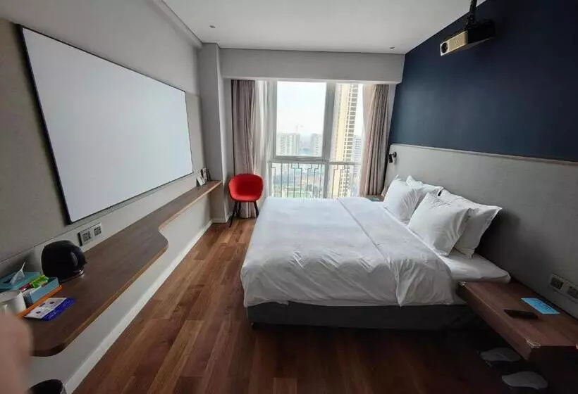 Hotelli Holiday Inn Express Liyang Huafu, An Ihg