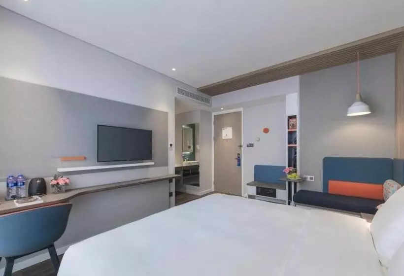 Hotelli Holiday Inn Express Liyang Huafu, An Ihg