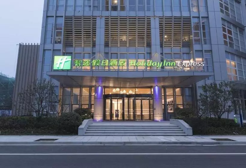 Hotelli Holiday Inn Express Liyang Huafu, An Ihg