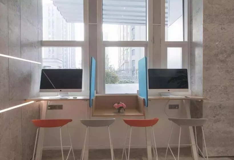 Hotelli Holiday Inn Express Liyang Huafu, An Ihg