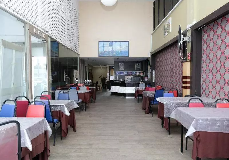 Oyo 717 Mr J Hotel Wakaf Che Yeh 2