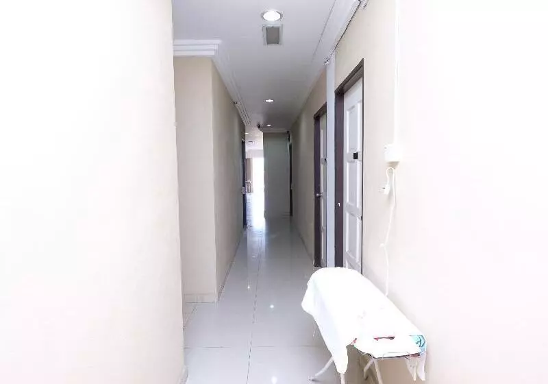 Oyo 717 Mr J Hotel Wakaf Che Yeh 2