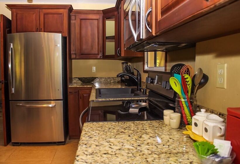 Rock Point Villas Vacations Rentals Sandy Bay, Roatan, Honduras.c.a