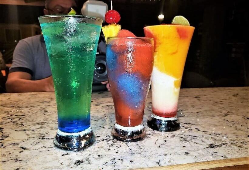 Rock Point Villas Vacations Rentals Sandy Bay, Roatan, Honduras.c.a