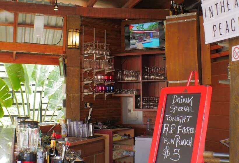 Rock Point Villas Vacations Rentals Sandy Bay, Roatan, Honduras.c.a