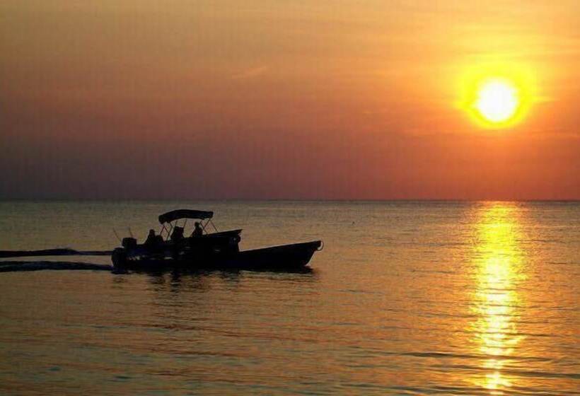 Rock Point Villas Vacations Rentals Sandy Bay, Roatan, Honduras.c.a