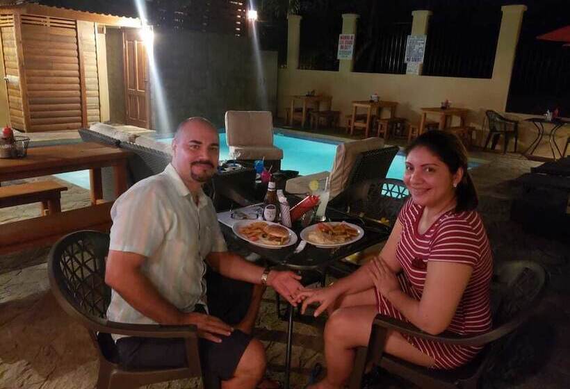 Rock Point Villas Vacations Rentals Sandy Bay, Roatan, Honduras.c.a