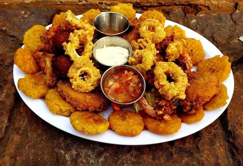 Rock Point Villas Vacations Rentals Sandy Bay, Roatan, Honduras.c.a