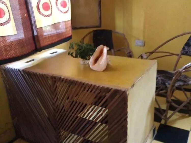 تختخواب و صبحانه Amira S Roomz Zanzibar