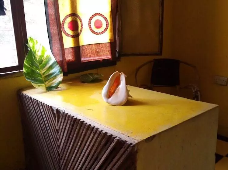 تختخواب و صبحانه Amira S Roomz Zanzibar