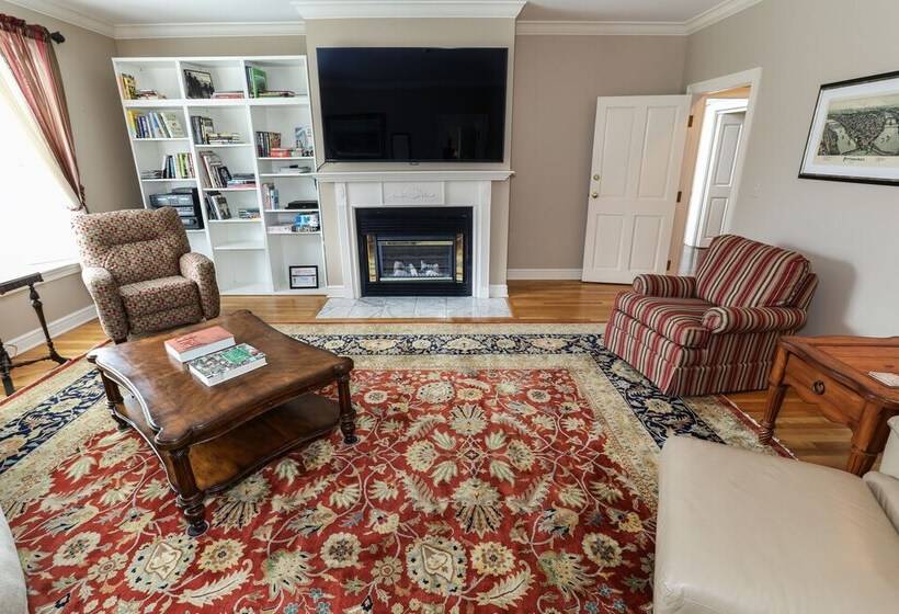 住宿加早餐  Oakmont Inn