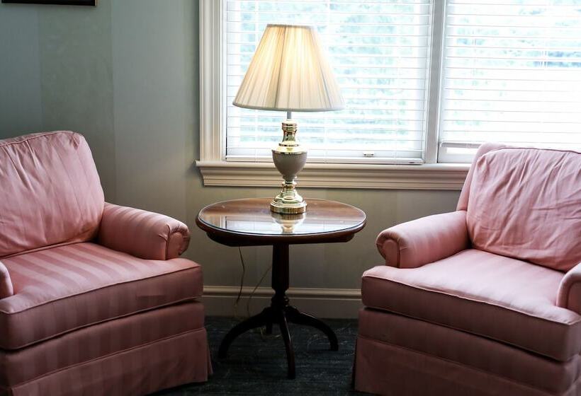 住宿加早餐  Oakmont Inn