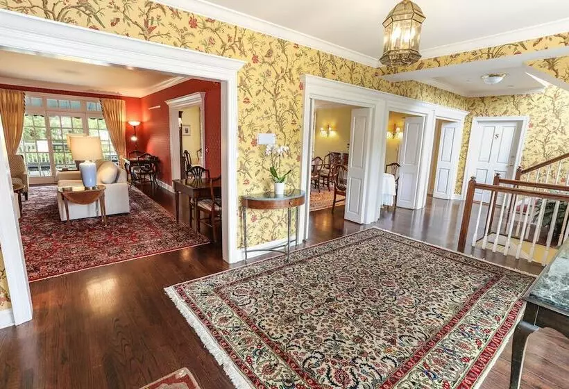 ベッドアンドブレックファースト Oakmont Inn