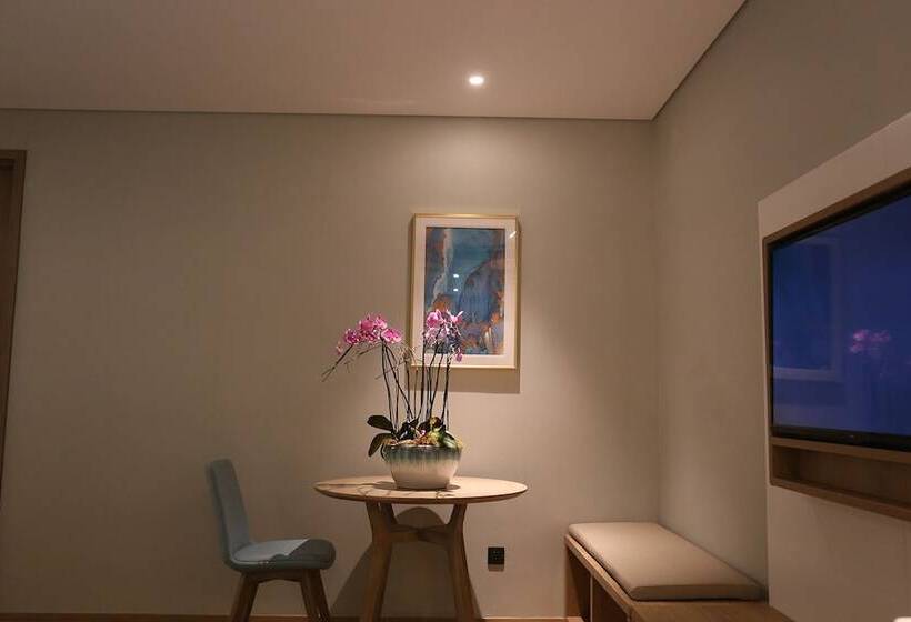 Emerald Bay Hotel Fuxian Lake