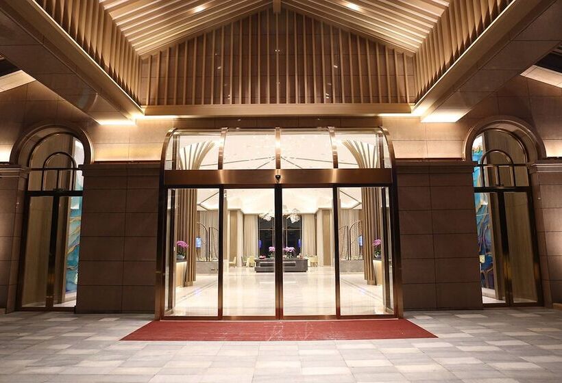 Emerald Bay Hotel Fuxian Lake