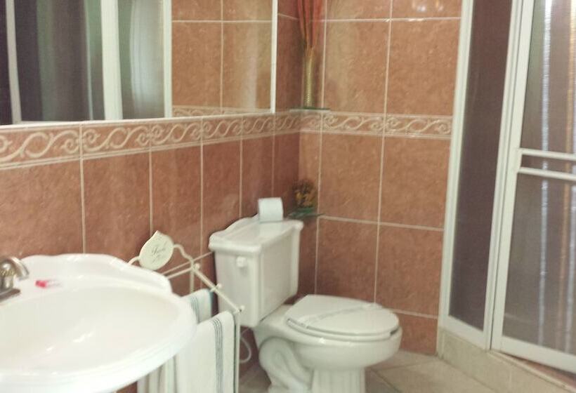 Отель Esmeralda