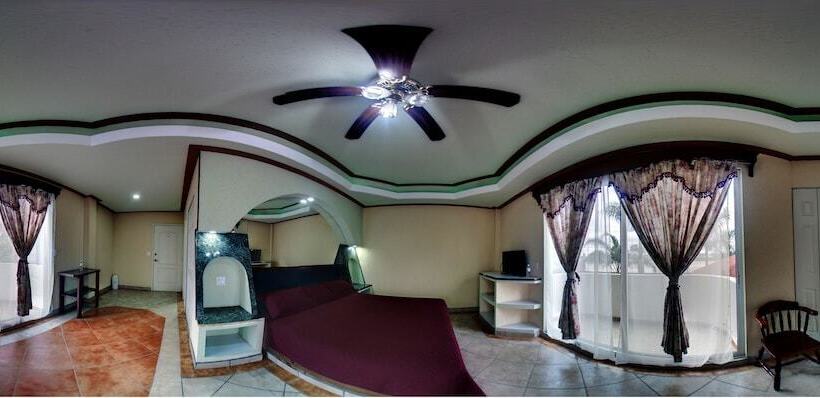 Отель Esmeralda